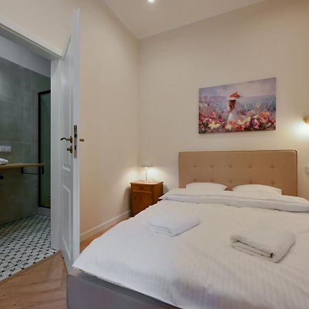 Rentplanet - Studio Plac Matejki Краков Экстерьер фото